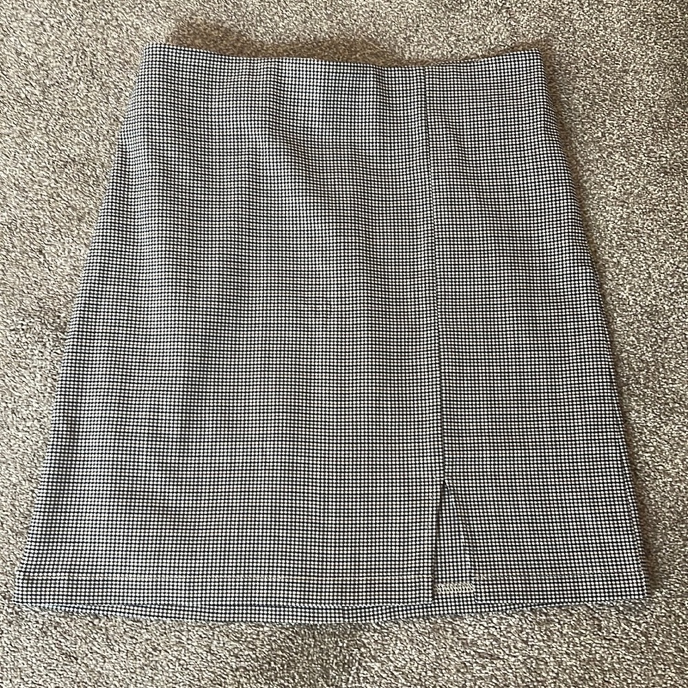 Trendy pencil skirt, never worn.